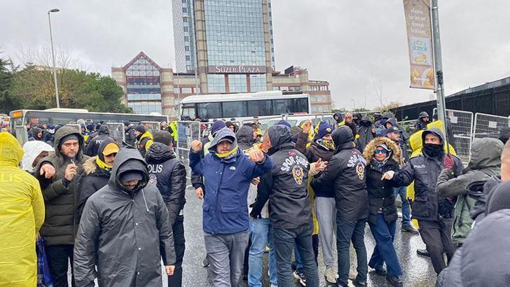 Fenerbahçe taraftarı stada ulaştı