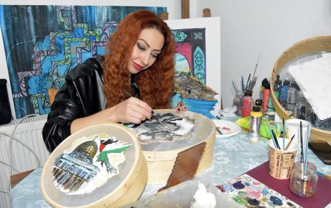 Elek ve kalbura çizdiği resimler ile Filistin'deki insanlık dramını anlattı