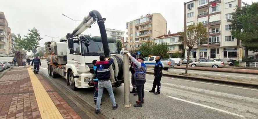 Atatürk Caddesi’nde genel temizlik çalışması