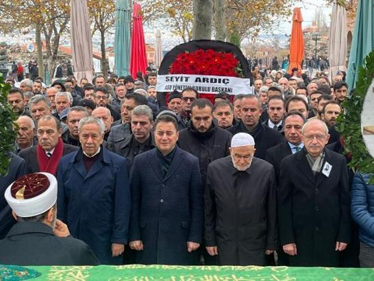 Ali Babacan'ın annesi, son yolculuğuna uğurlandı