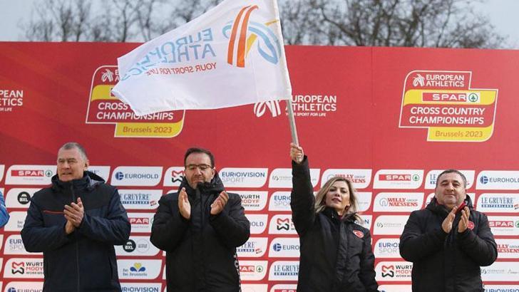 Türkiye, Avrupa Kros Şampiyonası için bayrağı teslim aldı