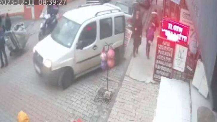 Bahçelievler'de kaldırıma çıkan aracın altında kalmaktan son anda kurtuldular