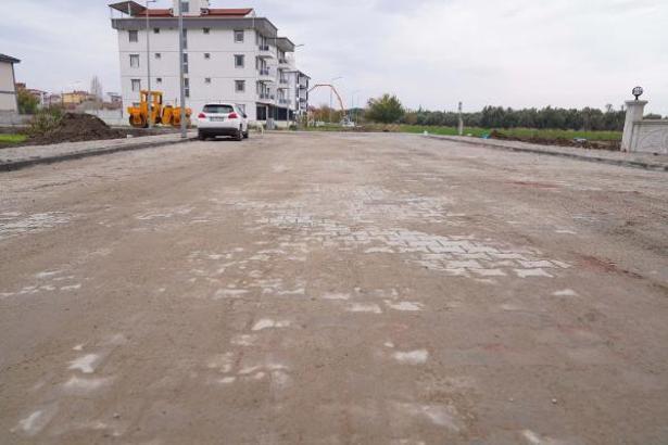 Altınova’da iki bölgeye 14 bin metrekara kilittaşı