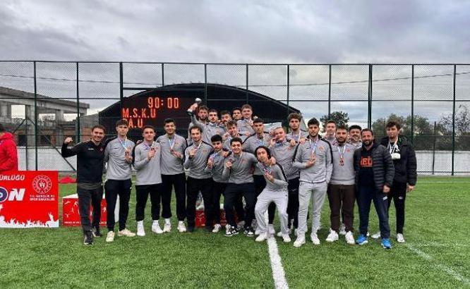 İzmir Ekonomili gençler, Muğla'dan kupayla döndü