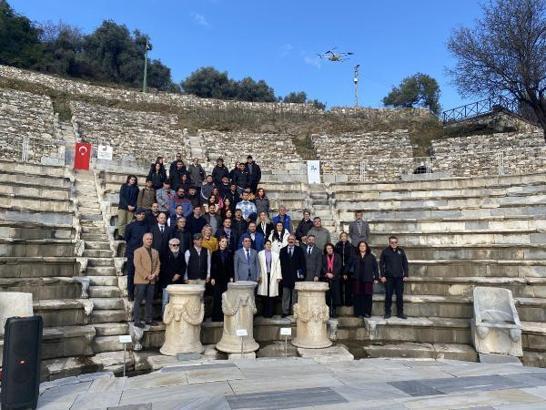 Metropolis Antik Kenti'nde gün yüzüne çıkarılan eserler tanıtıldı