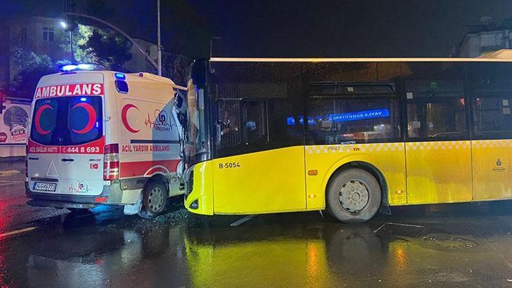 Bahçelievler'de ambulans ve İETT otobüsü kaza yaptı