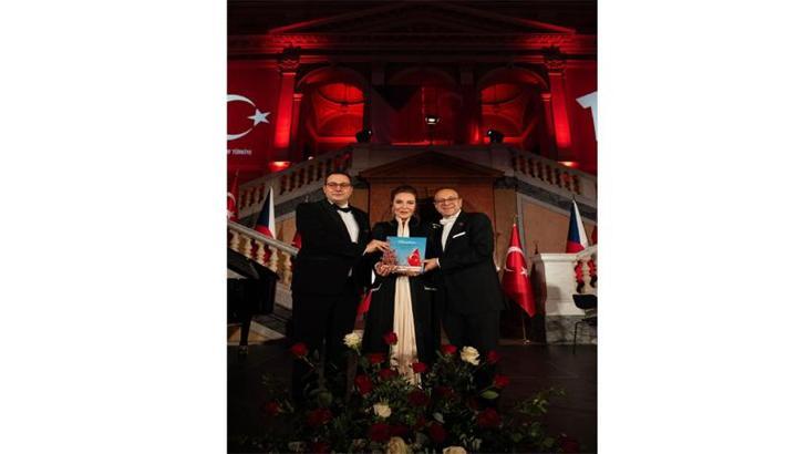 Türkiye'nin Prag büyükelçilik binası ve Türk-Çek ilişkilerinin tarihçesi kitaplaştırıldı