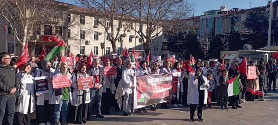 Tokat’ta hekimler ve sağlık çalışanları Gazze için 'sessiz yürüyüş' gerçekleştirdi