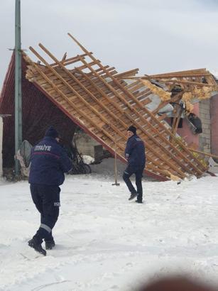 Iğdır'ın Kavaktepe köyünde fırtına etkili oldu