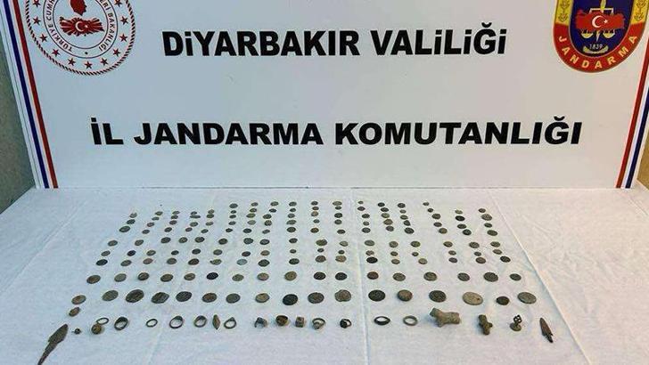 Diyarbakır'da 181 tarihi obje ele geçirildi; 2 gözaltı