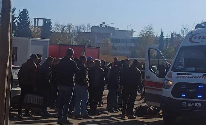 Otomobilin çarptığı motosiklet sürücüsü yaralandı