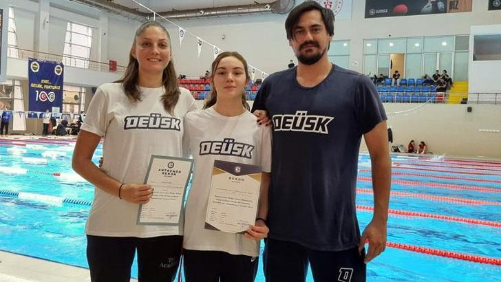 DEÜ'lü yüzücülerden 1 rekor, 8 madalya