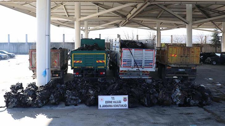 Edirne'de 25 milyon lira değerinde kaçak araç motoru ile yedek parça ele geçirildi