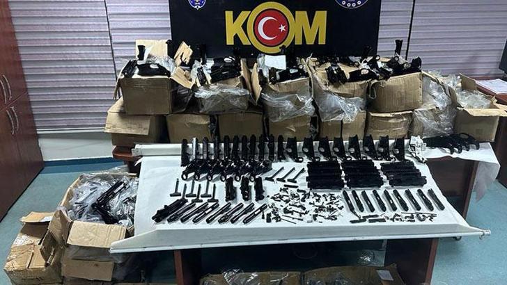 TIR'da 2 bin 420 silah parçası ele geçirildi