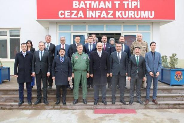 Vali Canalp, cezaevinde incelemelerde bulundu