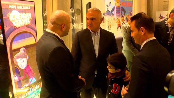 Bakan Ersoy ve Kacır 'Rafadan Tayfa' filminin galasına katıldı