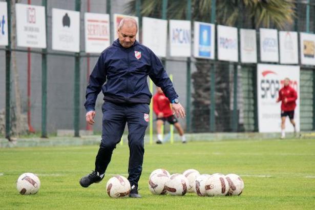 Karşıyaka'da teknik direktör Erkan Sözeri'den ilk değerlendirme
