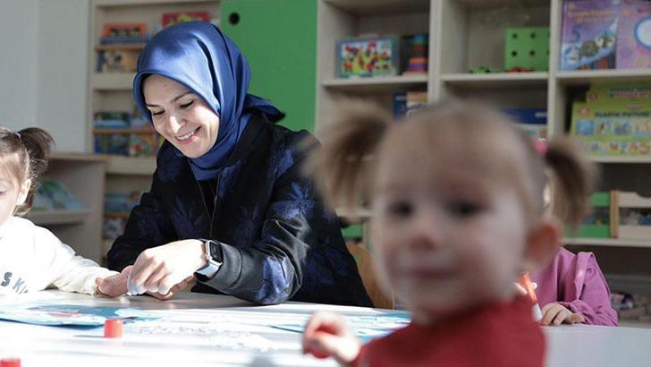 Bakan Göktaş, savaş mağduru Ukraynalı çocukları ziyaret etti