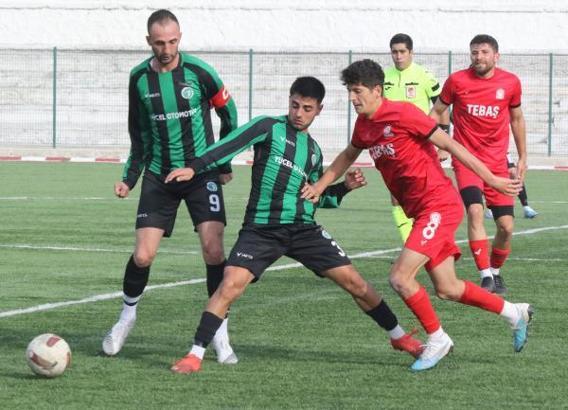 Maça Türk bayrağı ve Atatürk posteri ile çıktılar