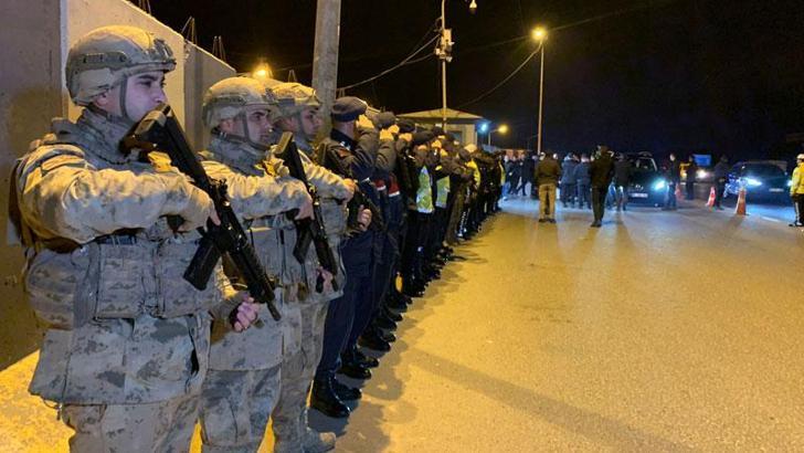 Vali Şahin, yılbaşında çalışan personeli ziyaret etti