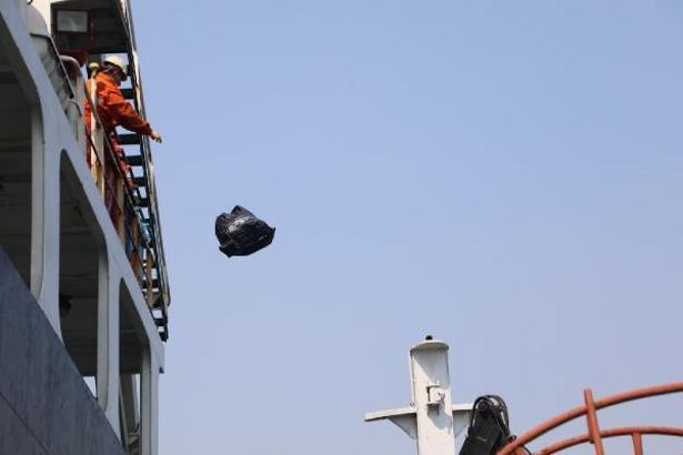 Kocaeli'de 2023'te gemilerden 31 olimpik yüzme havuzu hacminde atık toplandı