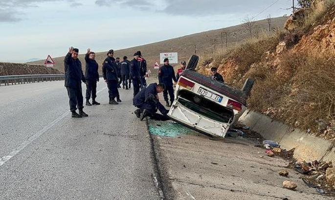 Otomobil takla attı: 2 yaralı