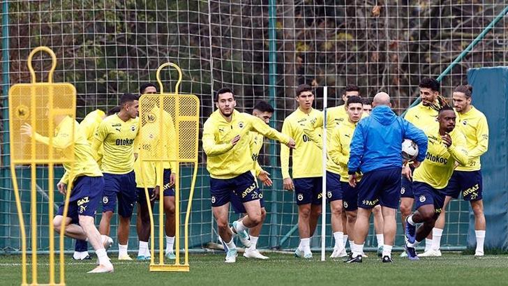 Fenerbahçe'de İstanbulspor maçı öncesinde kadro sıkıntısı