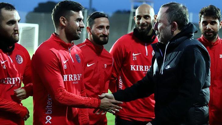 Antalyaspor’da Sergen Yalçın ilk antrenmanına çıktı