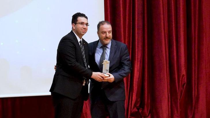 'Yılın Yenilikçi Dahili Bilimler Doktoru Ödülü' Prof. Dr. Cihangir Akgün'ün