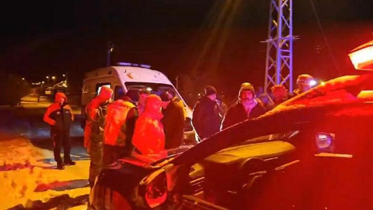 Ardahan'da minibüs şarampole devrildi: 15 yaralı