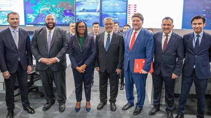 THY, İngiltere İş ve Ticaret Bakanı Kemi Badenoch'u uçak gösteriminde ağırladı