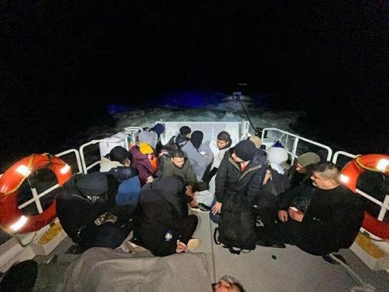 Yunan unsurlarının geri ittiği 17 kaçak göçmen kurtarıldı