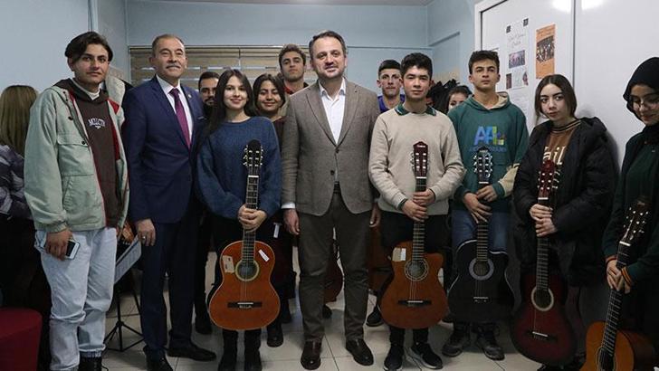 Gençlik ve Spor Bakan Yardımcısı Eminoğlu Van'da gençlerle bir araya geldi