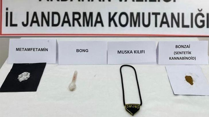 Uyuşturucuyu muska kılıfına saklamış