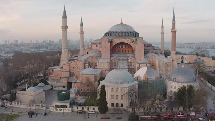 Yabancı turistlerin Ayasofya'ya girişi ücreti 25 euro olacak