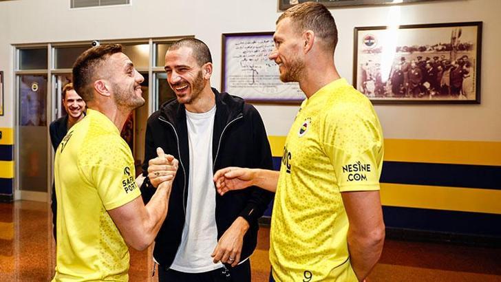 Fenerbahçe'nin yeni transferi Bonucci, teknik heyet ve takım arkadaşlarıyla bir araya geldi