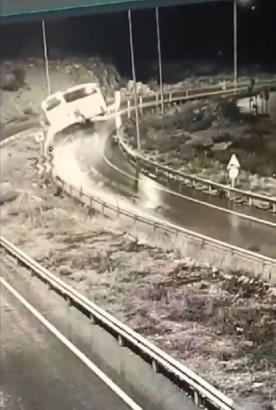 Mersin'de yolcu otobüsü devrildi 9 ölü, 30 yaralı (3)