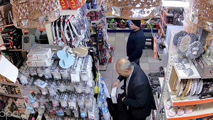 Sultangazi'de hediyelik eşya dükkanından hırsızlık kamerada