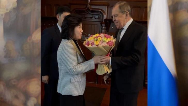 Lavrov, Kuzey Koreli mevkidaşıyla bir araya geldi