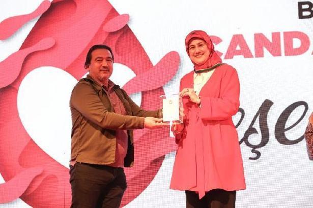 94 bağış yapan 'kan kahramanı'na plaket