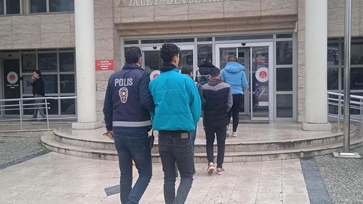 Sosyal medyada tanıştığı kadın ve arkadaşları tarafından gasbedildi