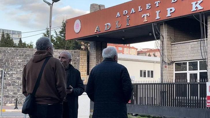 Sancaktepe'de oğlu tarafından öldürülen avukatın cenazesi ailesi tarafından adli tıp'tan alındı