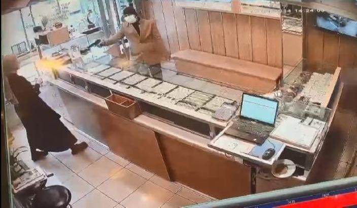 Ataşehir'de kuyumcu soygunu kamerada;  6 saat içinde yakalandı