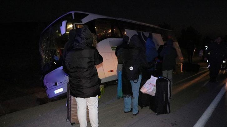 Afyonkarahisar'da otobüs şarampole devrildi; 6 yaralı