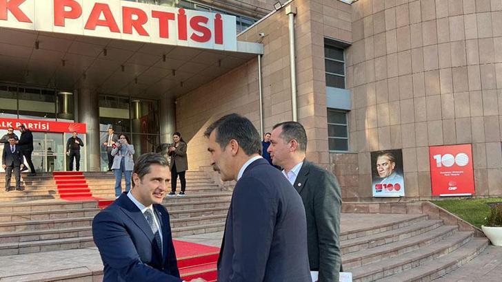 Özgür Özel, TİP Genel Başkanı Erkan Baş ile görüştü