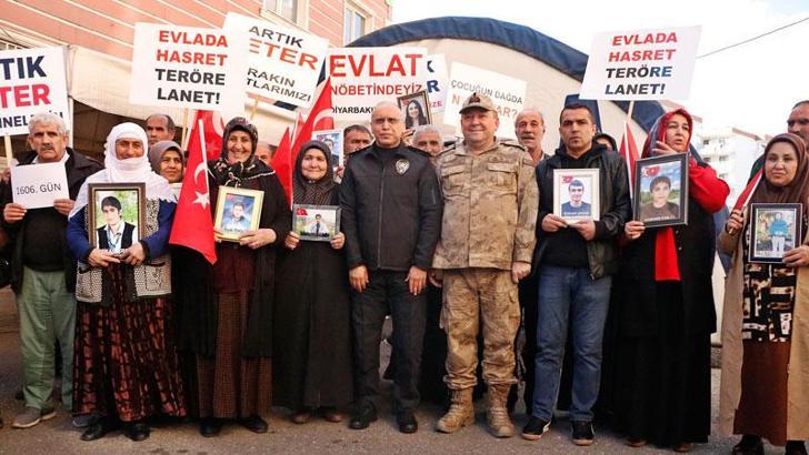 Evlat nöbeti tutan aileleri ziyaret eden Tümgeneral Yıldırım: Örgüt bitme noktasına geldi