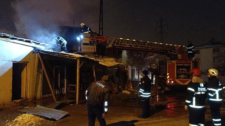 Elektrikli battaniyeden çıkan yangında ev ve dükkan kullanılamaz hale geldi
