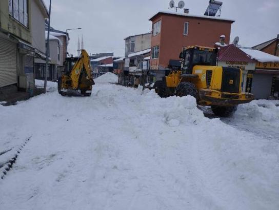 Varto'nun karı taşınıyor