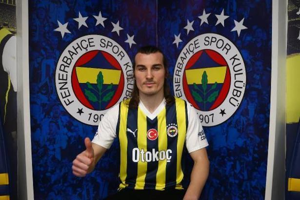 Fenerbahçe'de Çağlar Söyüncü imzayı attı