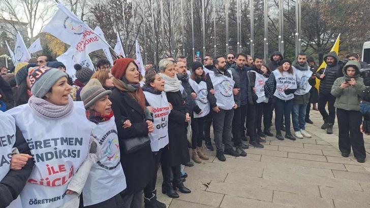 Özel sektörde çalışan öğretmenler, 'taban maaş hakkı' için TBMM'ye yürüdü